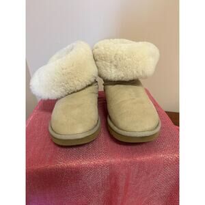 Ugg Women's Winter Cream Boots - Size 5 (14005)